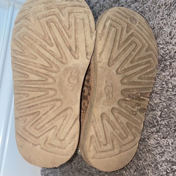 UGGs Shiny Cheetah print - Picture 4 of 6